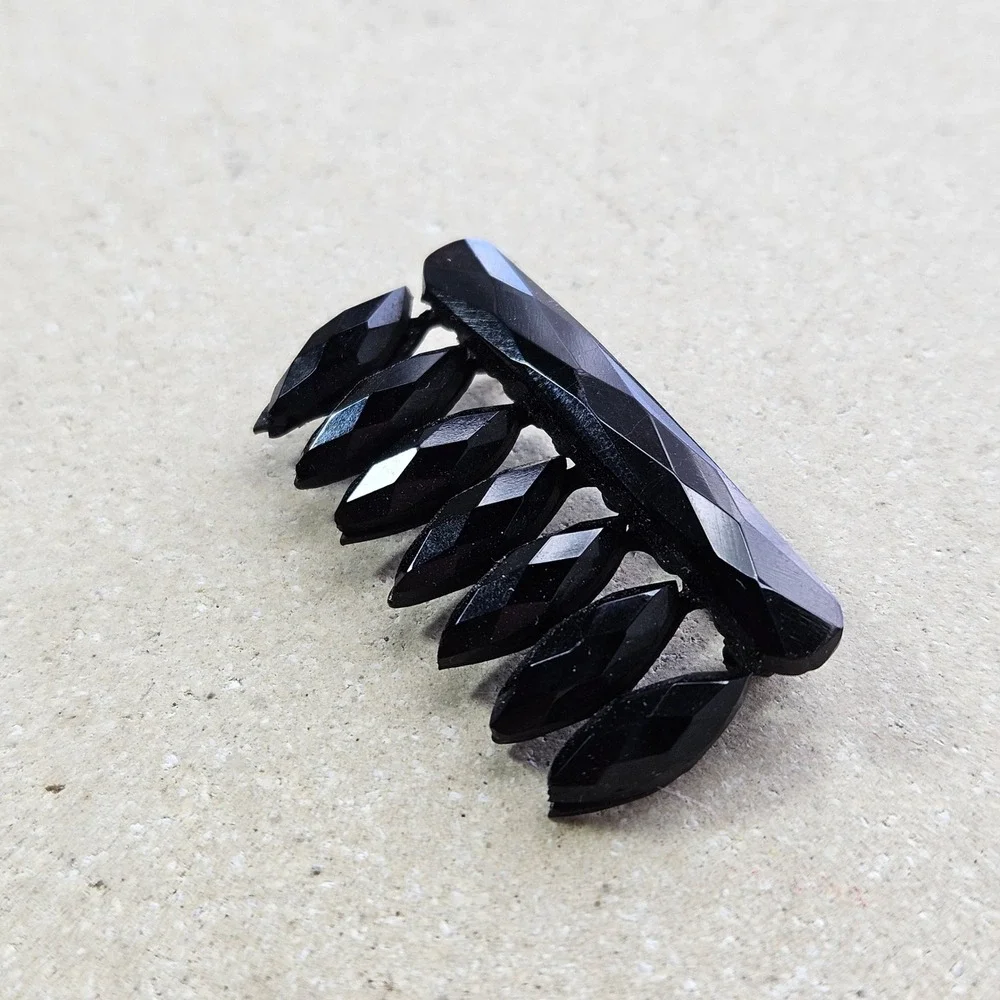 Antique Victorian French Jet Mourning Brooch Faceted Black Glass C-Clasp Pin - Picture 2 of 7